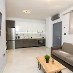 Cozy & Lux Apartment